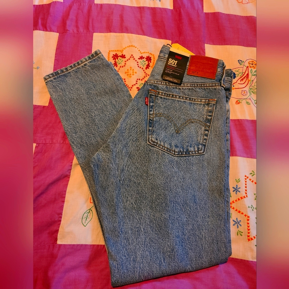 501 Skinny High Rise 26 x 28 Distressed Jean New With Tags MSRP 98.00 Button Fly
